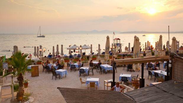 Seaside Sunset Walks Apartment Athens Exterior photo